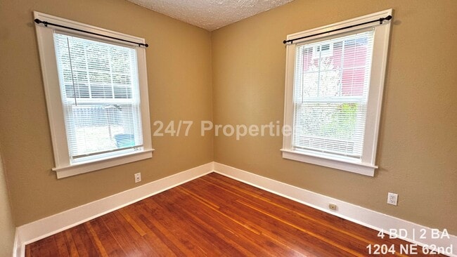 Building Photo - Charming 4 BD | 2 BA Bungalow with A/C - North Tabor
