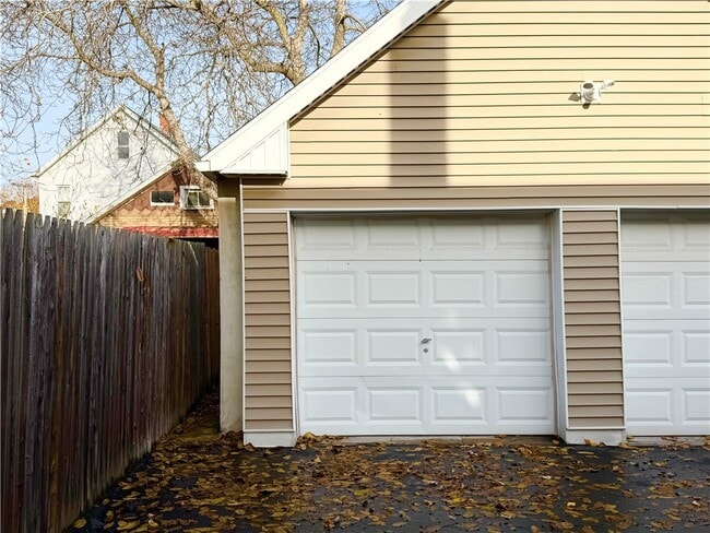 Building Photo - 211 Magnolia Ave