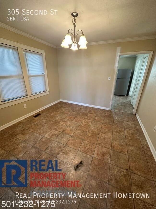 Building Photo - 305 Second St-