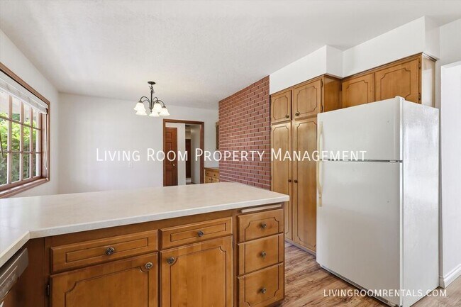 Building Photo - 6550 Beam St