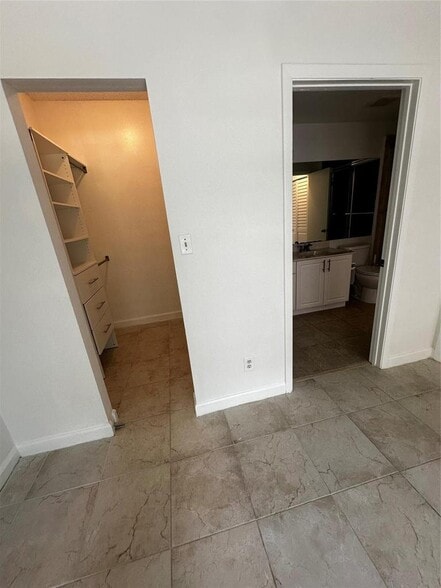 Building Photo - 820 Cypress Park Way