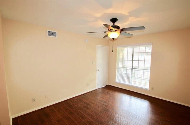 Building Photo - 2626 Holly Hall St