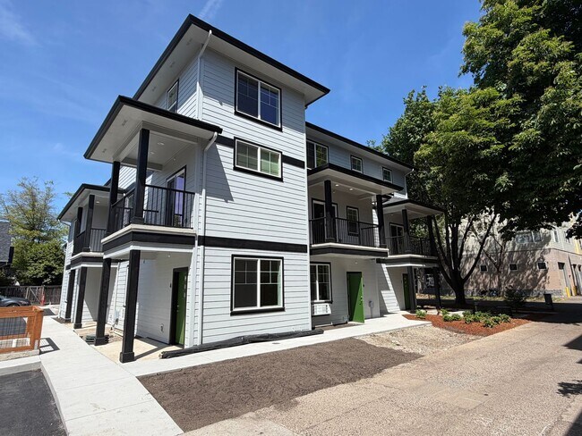 Building Photo - Brand New 2 bedroom 1.5 bath unit