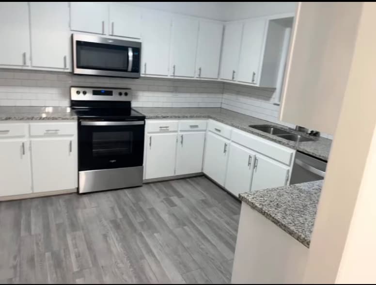 Building Photo - 422 Chartrand Ave