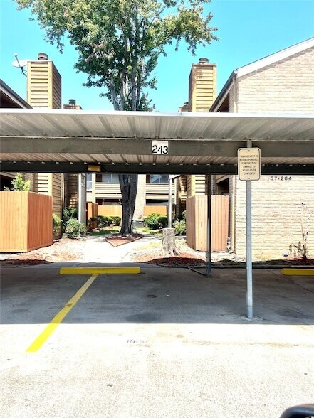 Building Photo - 10202 Forum Park Dr