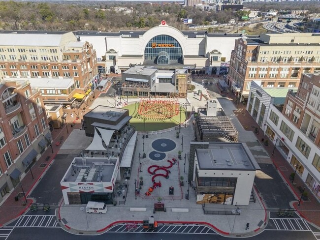 Building Photo - 230 18th St NW
