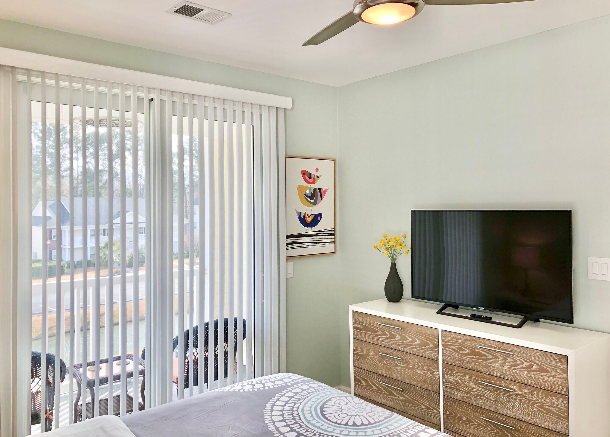 Building Photo - 1298 River Oaks Dr