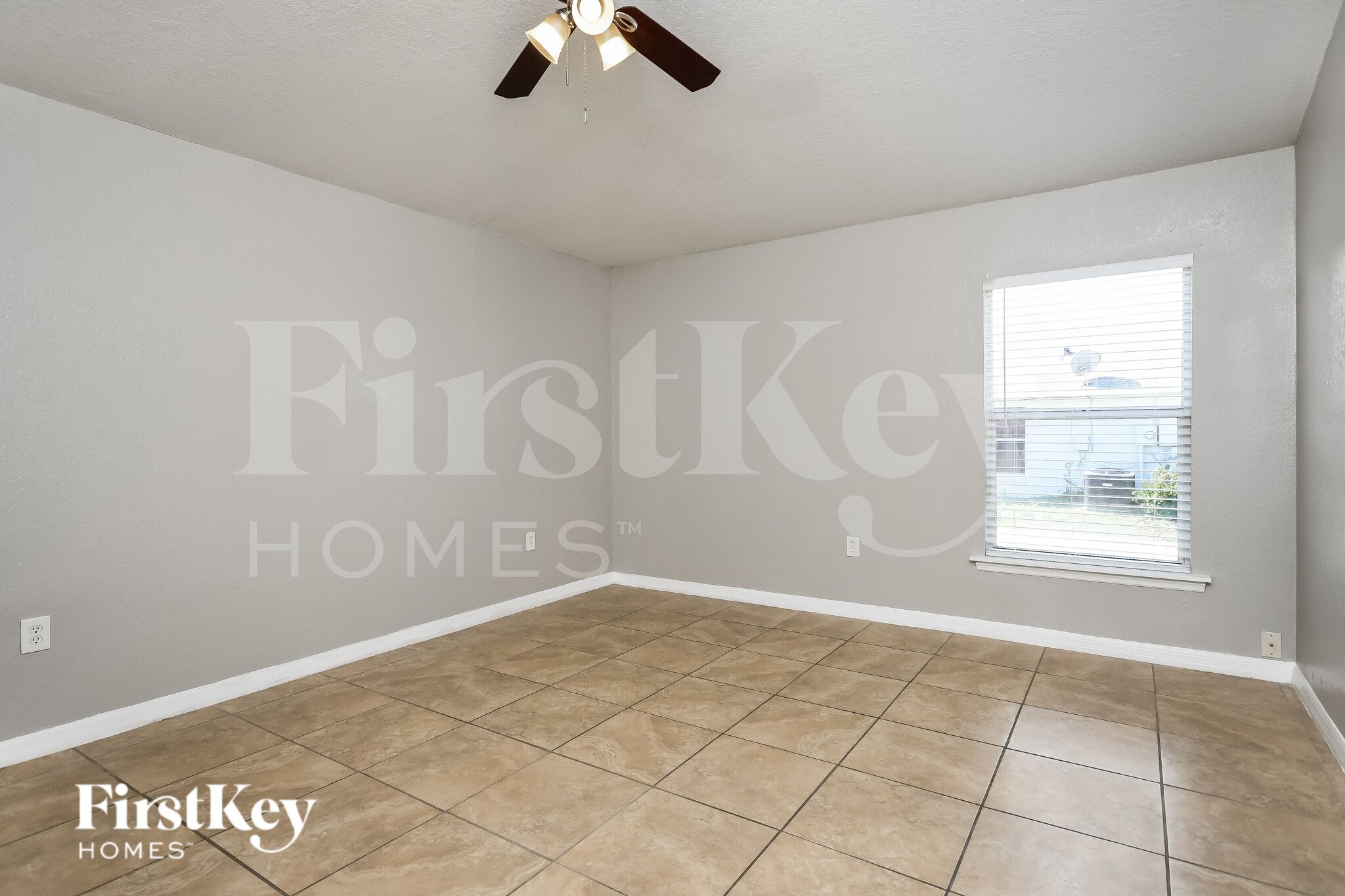 Building Photo - 620 Robin Ln