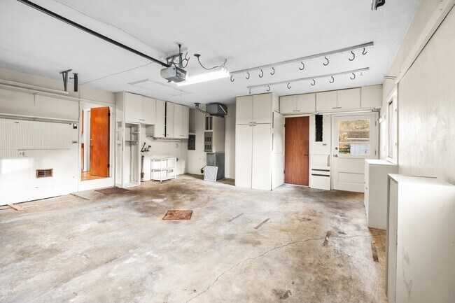 Building Photo - 3735 Heatherdowns Blvd