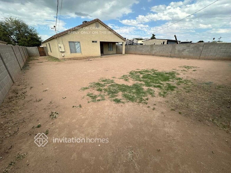 Building Photo - 2527 E Wier Ave