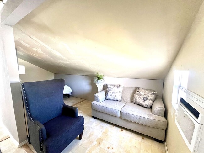 Building Photo - 1410 Rosewood Dr