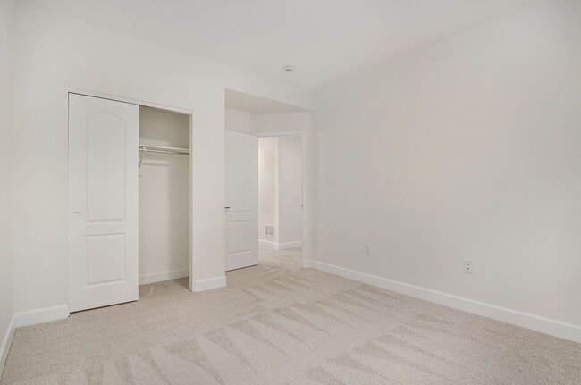 Building Photo - Fully renovated 3 bed/ 2.5 bath duplex in Casle Rock!!