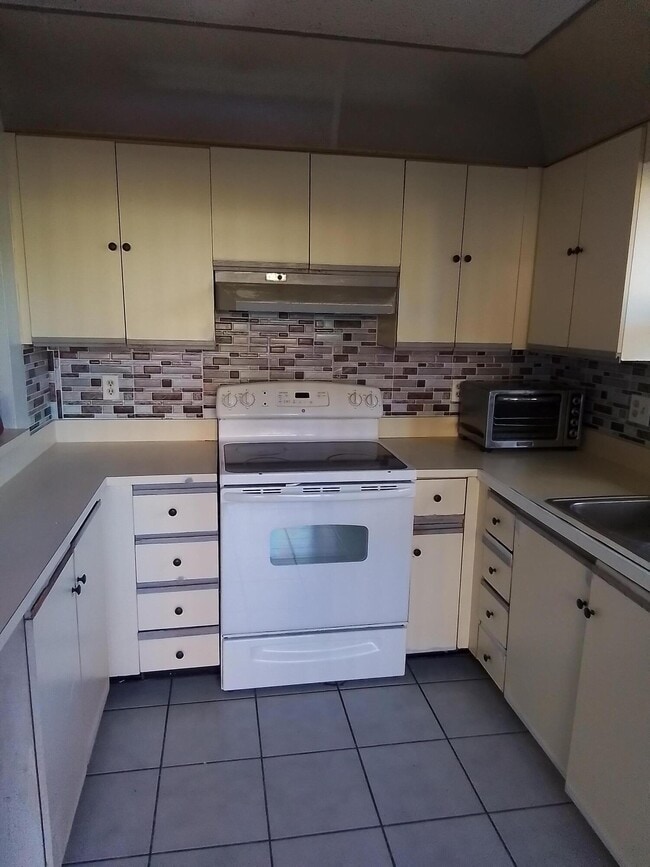 Building Photo - 1458 N Lawnwood Cir