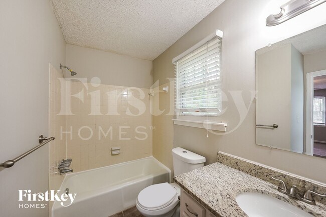Building Photo - 1731 Tudor Dr
