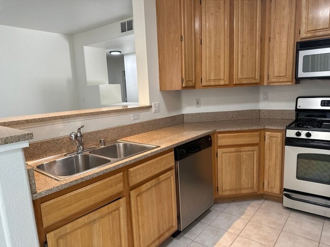 Building Photo - 1 Bedroom ground floor at Tanamera