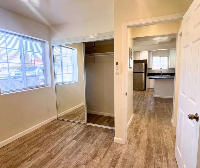 Building Photo - 12019 Sycamore St