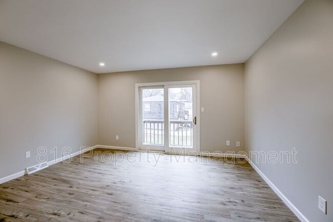 Building Photo - 1105 E Sea Ave