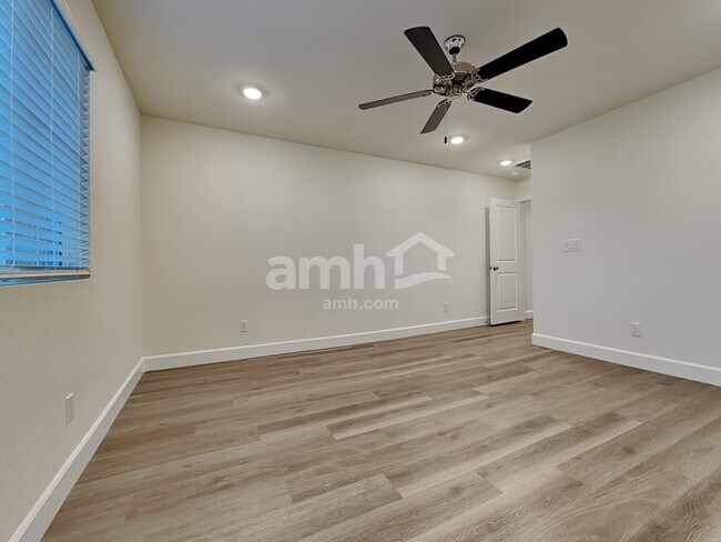 Building Photo - 10375 Medusita St