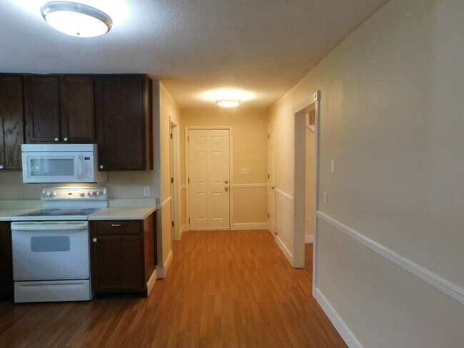 Building Photo - 3 bedroom Signal Mountain Home!