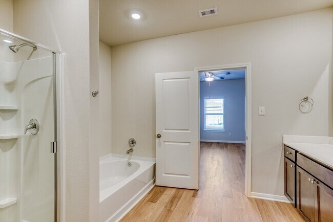 Building Photo - 409 Mustang Trot Dr