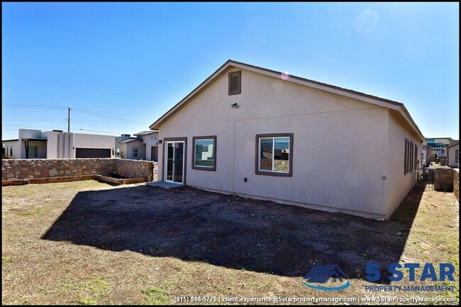 Building Photo - 14945 Tierra Escape Ave