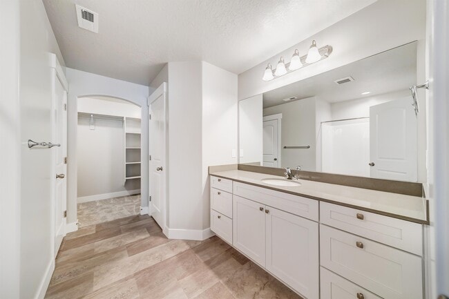 Building Photo - 16168 Truss Blvd