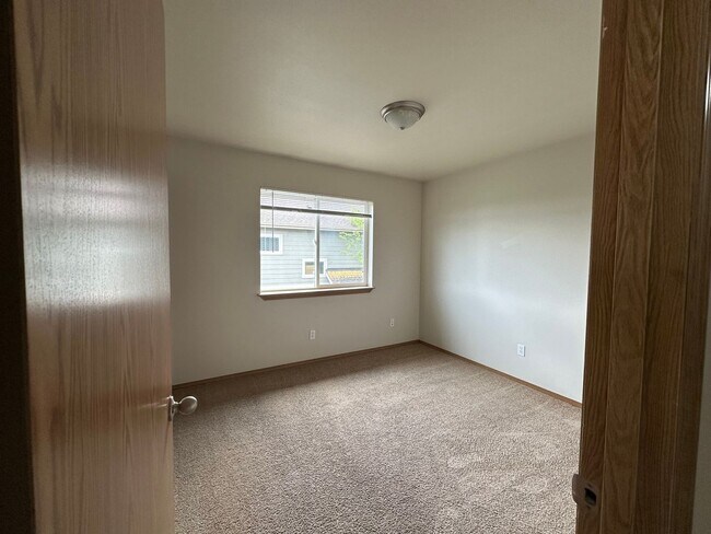 Building Photo - 5752 Legoe Ave