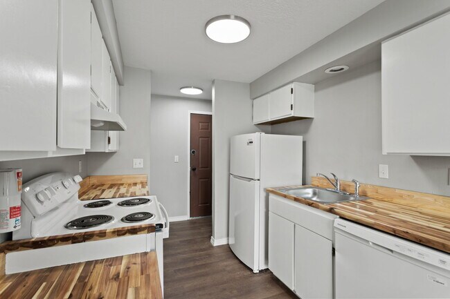 kitchen reno unit - Cascade Pines