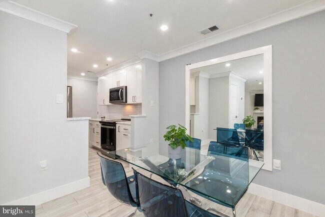 Building Photo - 255 S Pickett St