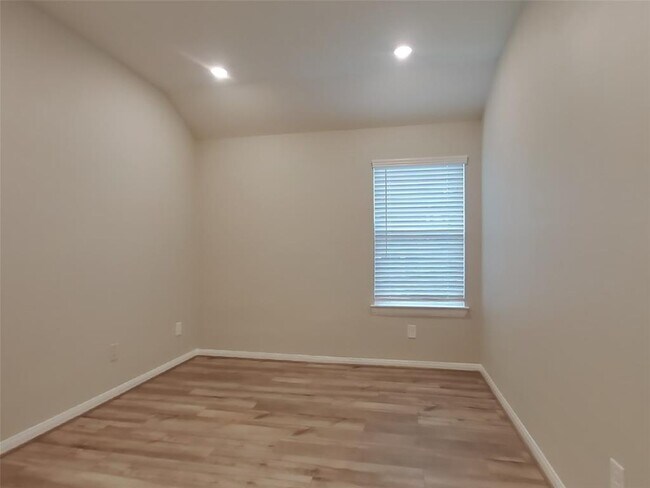 Building Photo - 2311 E WInding Pines