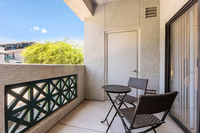 Building Photo - 15608 N 71st St