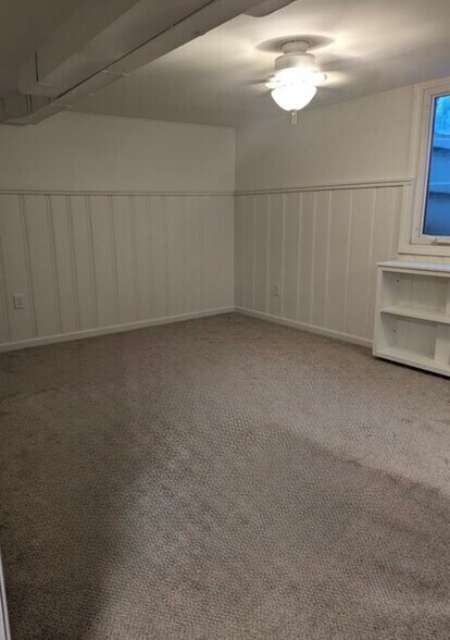 Building Photo - 750 Elm Ct