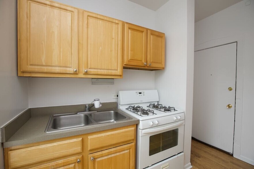 Building Photo - 1530 N Kedzie Ave