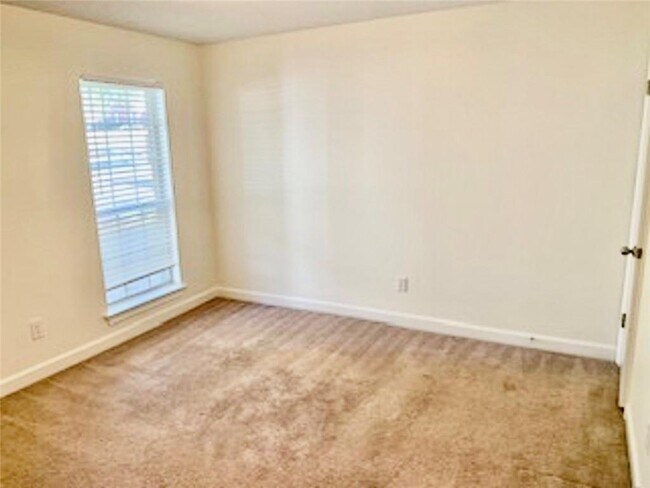 Building Photo - 1124 Sewannee Ct