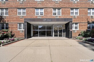 Building Photo - 140 Grove St