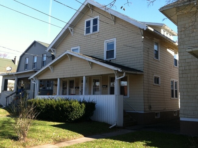 Building Photo - Three Bedroom Townhouse For Rent (East Rochester)