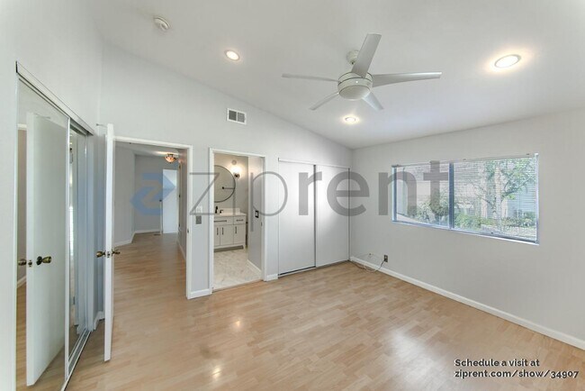 Building Photo - 12331 Hilldale Ct