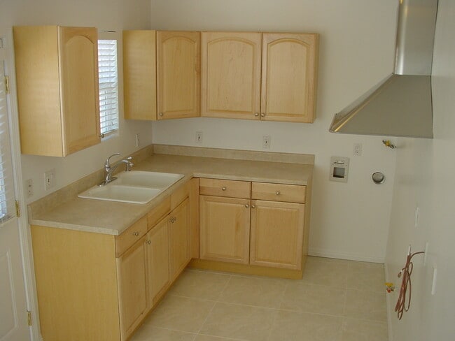 Building Photo - 1547 Del Amo Blvd