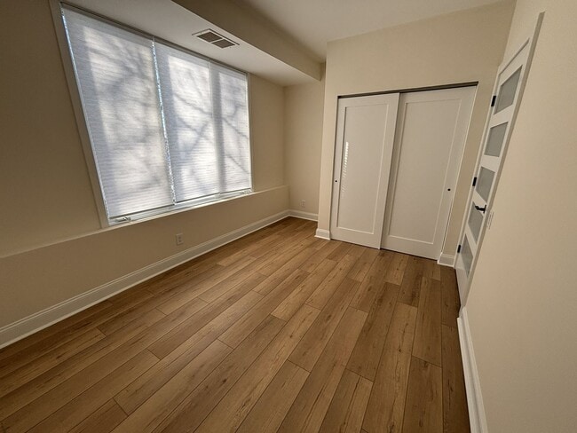 Building Photo - Nob Hill 2 Bedroom 2 Bath renovated Condo in Manayunk $2,295/month