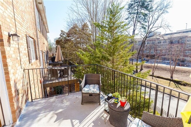 Building Photo - 2556 Oglethorpe Cir NE
