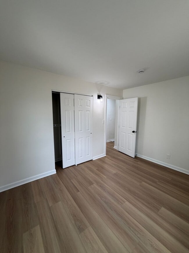 Building Photo - Modern Chic Meets Move-In Ready: Your Renovated 3-Bedroom Haven!