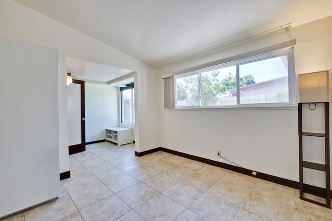 Building Photo - 2782 Sleepy Hollow Ave