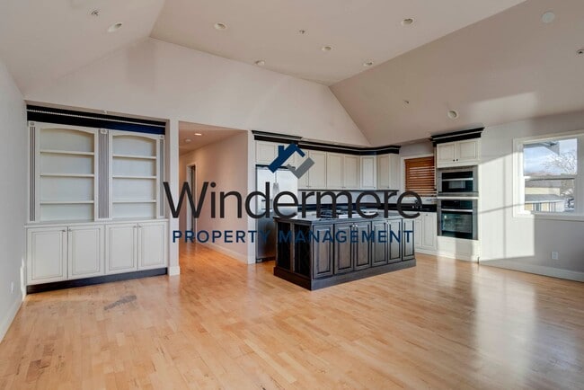 Building Photo - 2 Bedroom Waterview Condo