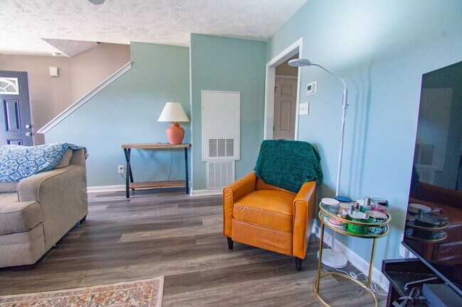 Building Photo - Coming Soon! 3 Bedroom 2.5 Bathroom with Large Fence Yard