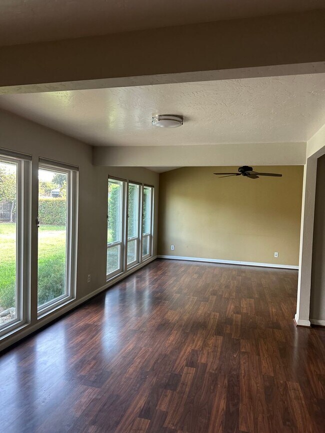 Building Photo - 3116 W La Vida Ave