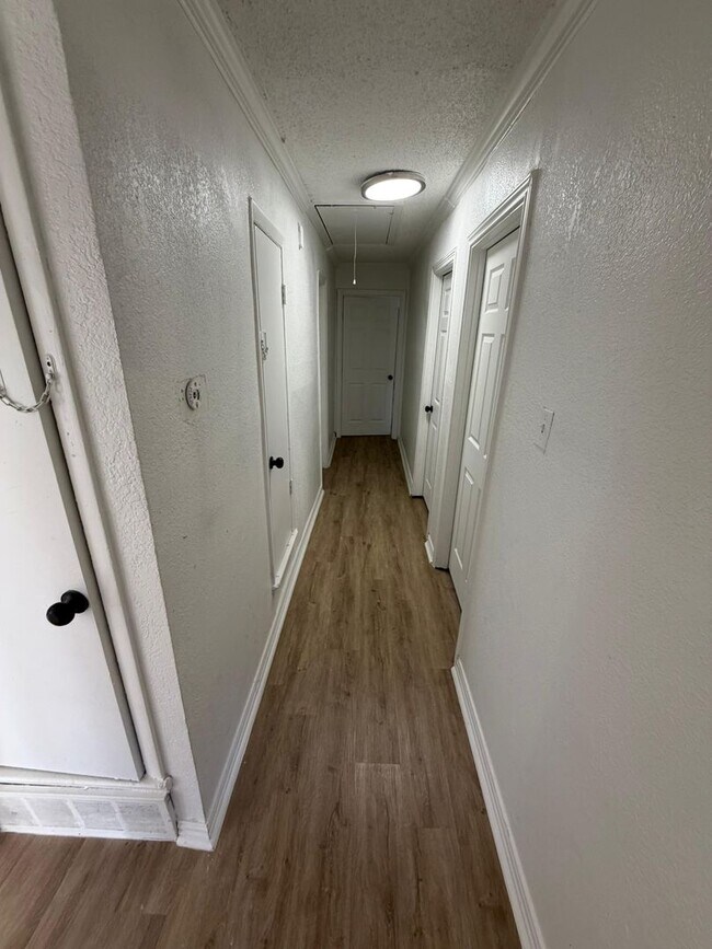 Building Photo - 8415 Glen Regal Dr