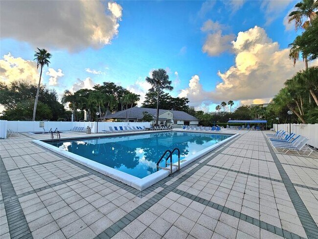Building Photo - 2232 N Cypress Bend Dr