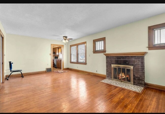 Building Photo - 2 Bedroom 1 Bathroom House, 1/2 OFF FIRST MONTHS RENT!!!