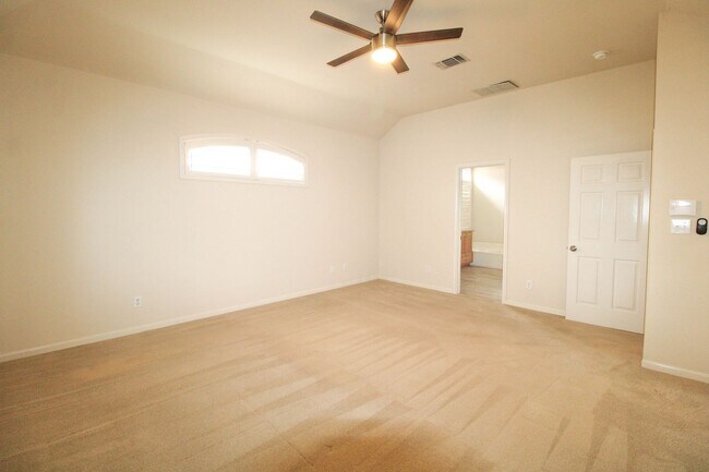 Building Photo - 34 Silverhorn Dr