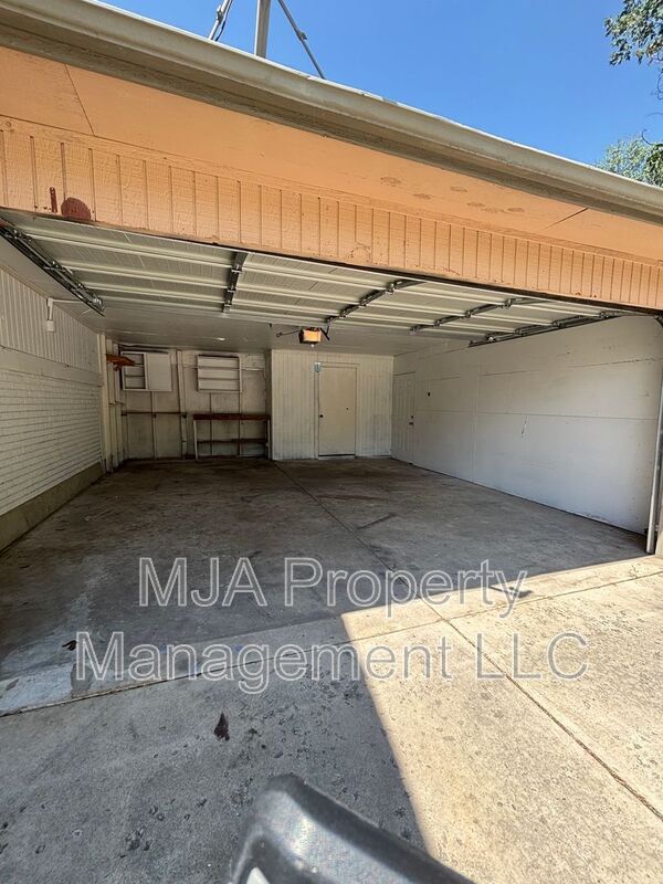 Building Photo - 1817 E Vine St